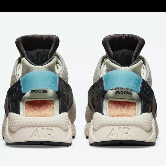 NIKE Air Huarache‎ Swoosh women’s Sz 8.5 lace up sneakers - Picture 4 of 12